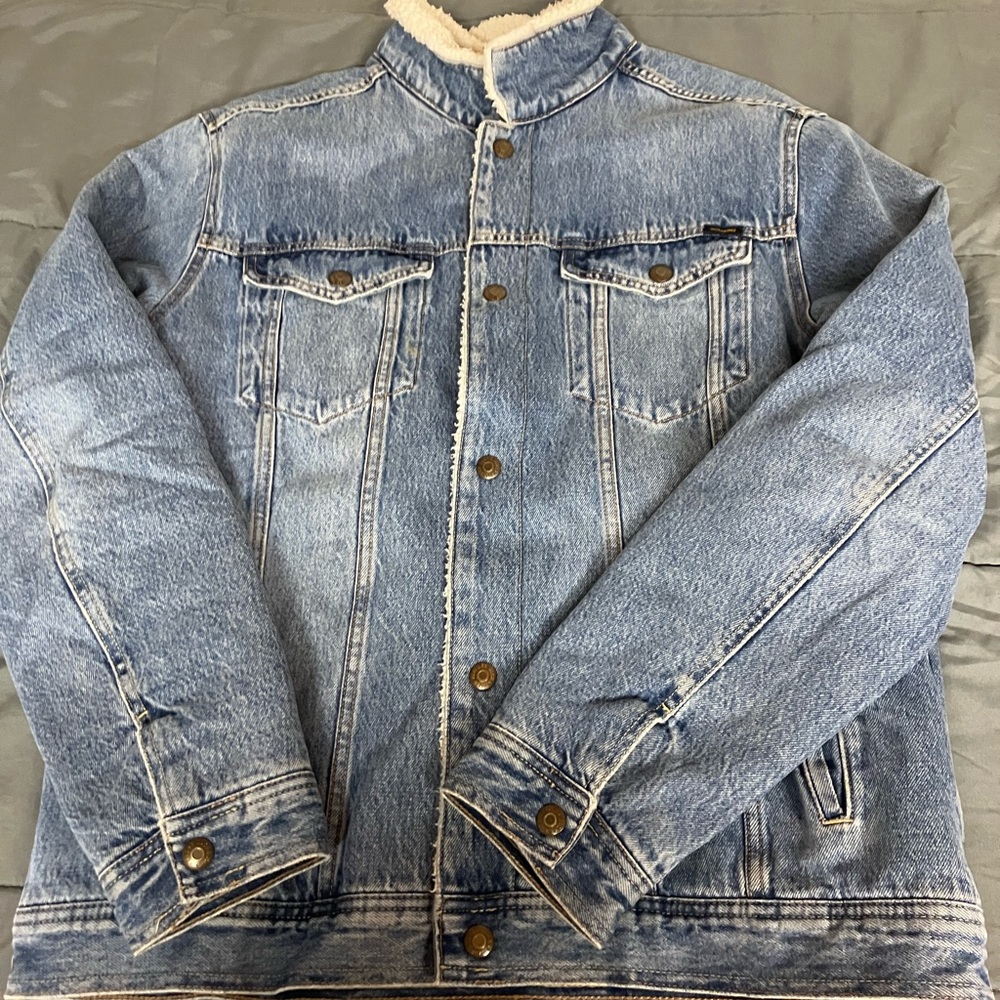 Jeans jacket Jack&Jones size XL but wear like a L.